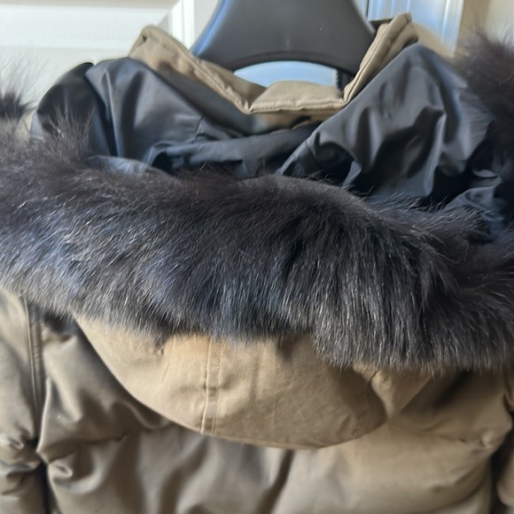Moose Knuckle 3Q jacket in army green color/black fur - Picture 7 of 11